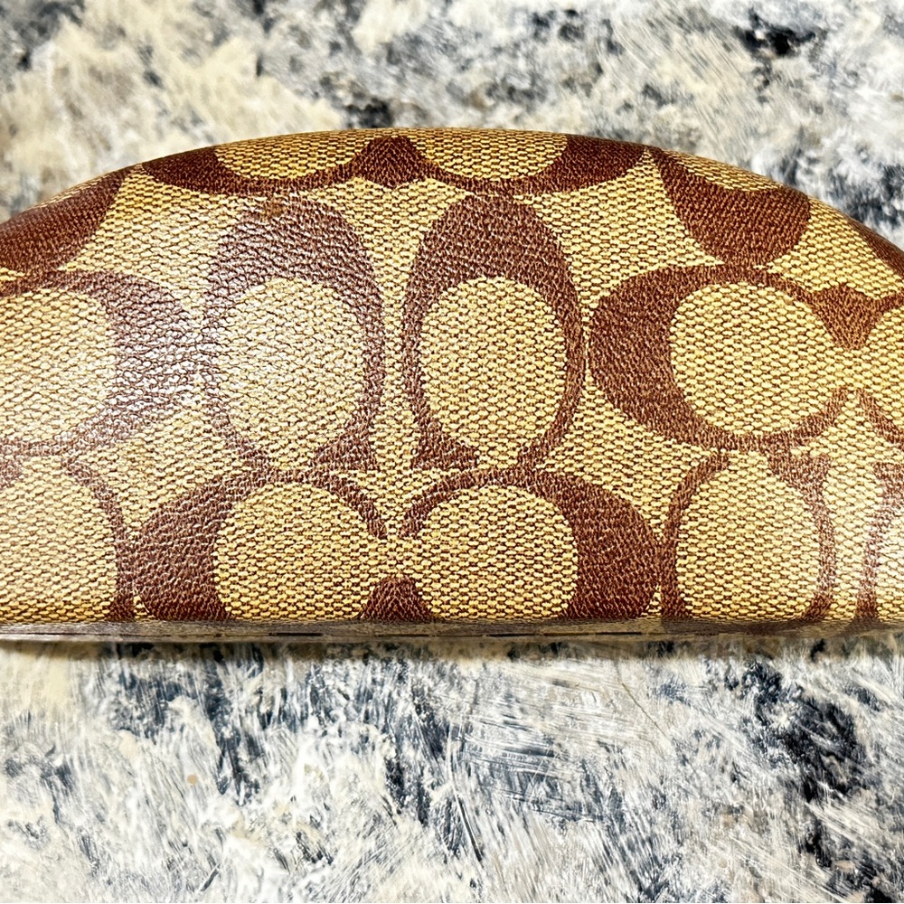 Coach clam hard shell glasses case